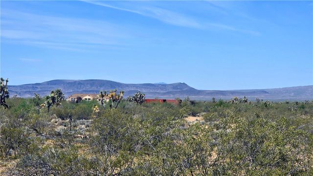 5558 E Red Barrel Road, Yucca, AZ 86438