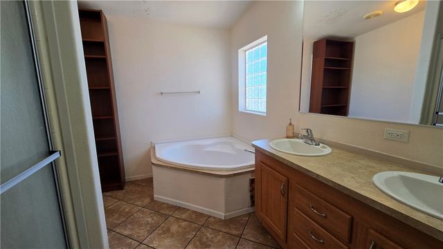 5558 E Red Barrel Road, Yucca, AZ 86438