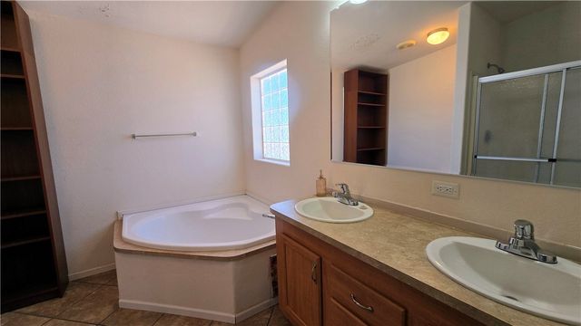 5558 E Red Barrel Road, Yucca, AZ 86438