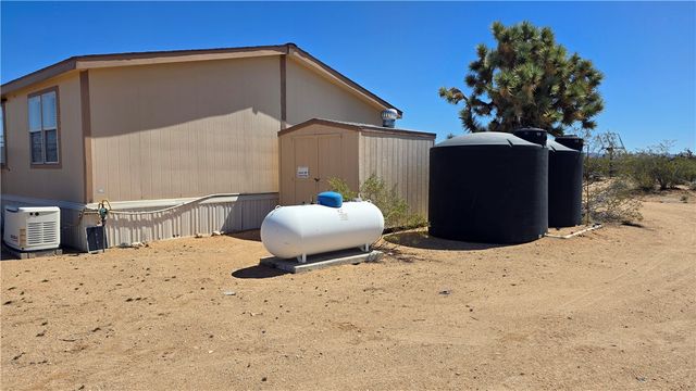 5558 E Red Barrel Road, Yucca, AZ 86438