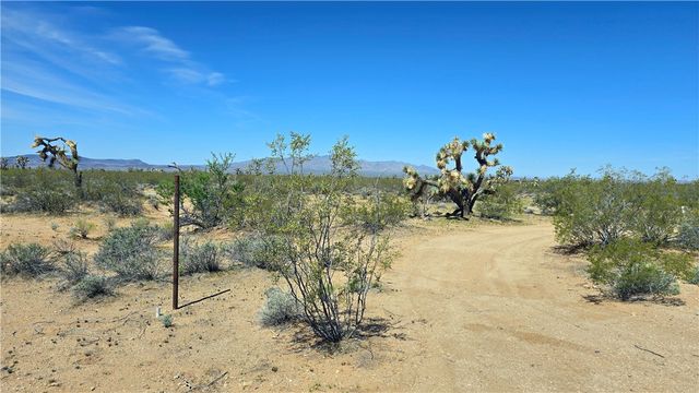 5558 E Red Barrel Road, Yucca, AZ 86438