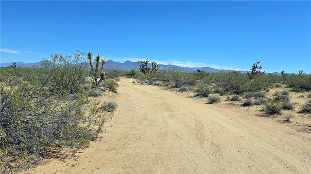 5558 E Red Barrel Road, Yucca, AZ 86438