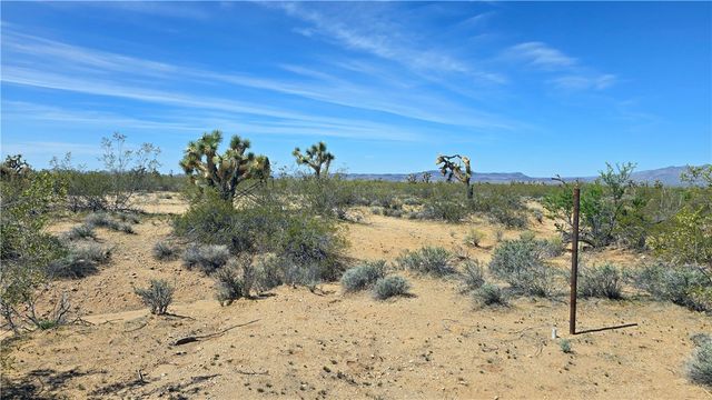 5558 E Red Barrel Road, Yucca, AZ 86438