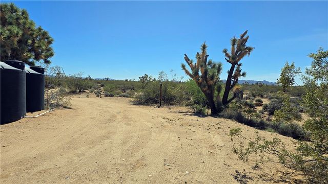 5558 E Red Barrel Road, Yucca, AZ 86438