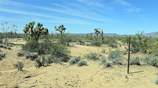 5558 E Red Barrel Road, Yucca, AZ 86438