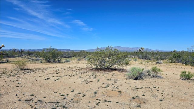 5558 E Red Barrel Road, Yucca, AZ 86438