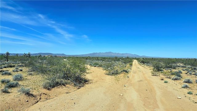 5558 E Red Barrel Road, Yucca, AZ 86438