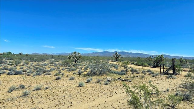5558 E Red Barrel Road, Yucca, AZ 86438