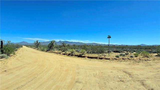 5558 E Red Barrel Road, Yucca, AZ 86438