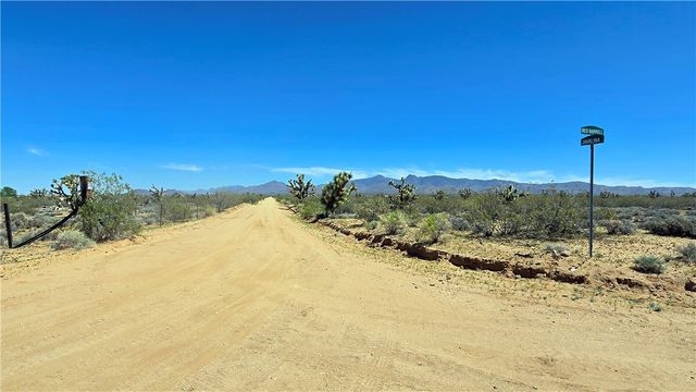 5558 E Red Barrel Road, Yucca, AZ 86438