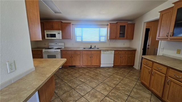 5558 E Red Barrel Road, Yucca, AZ 86438