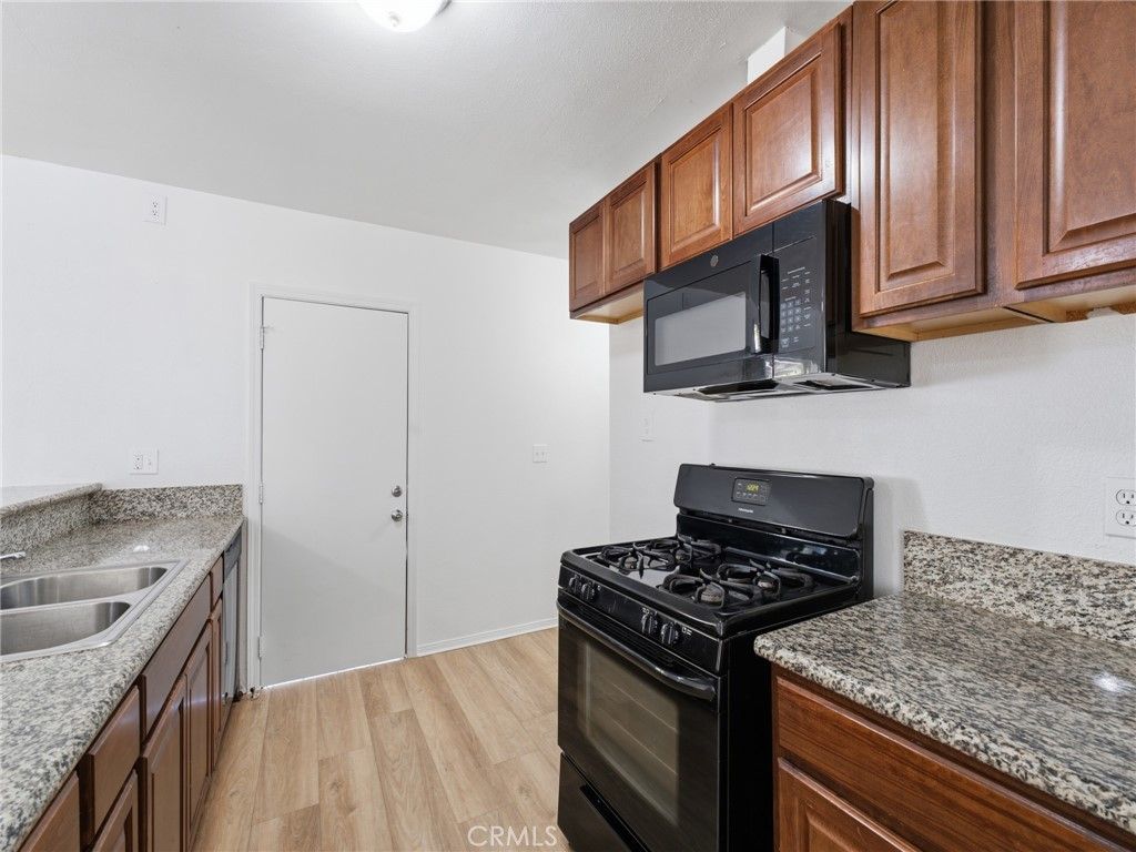 Image 16 of property listing at 11774 Terra Bella Street, Sylmar, CA 91342