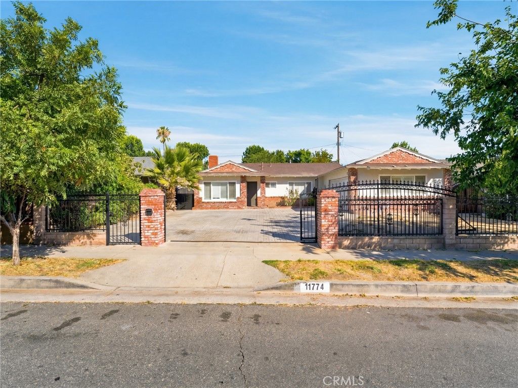 Image 5 of property listing at 11774 Terra Bella Street, Sylmar, CA 91342