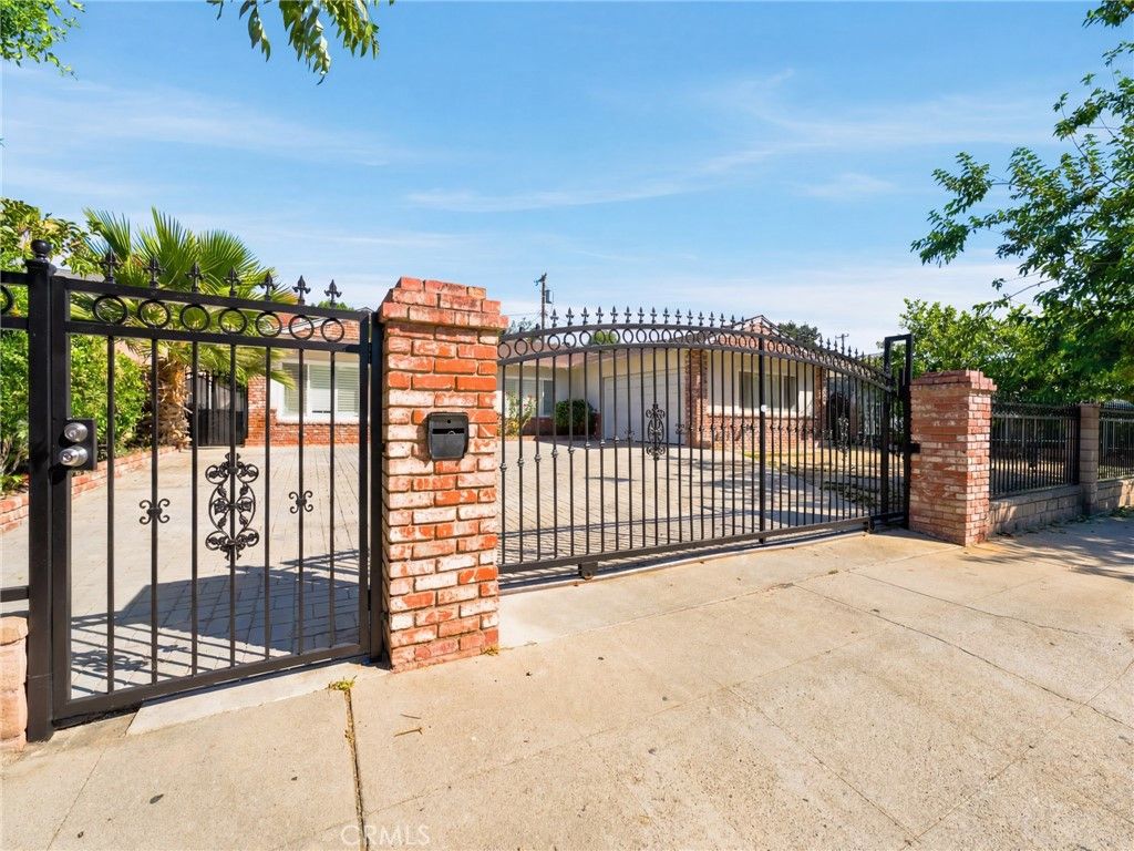 Image 6 of property listing at 11774 Terra Bella Street, Sylmar, CA 91342