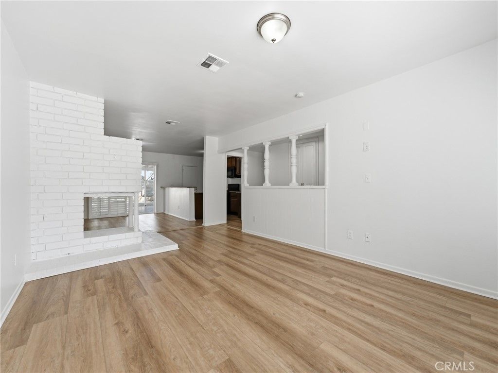 Image 9 of property listing at 11774 Terra Bella Street, Sylmar, CA 91342