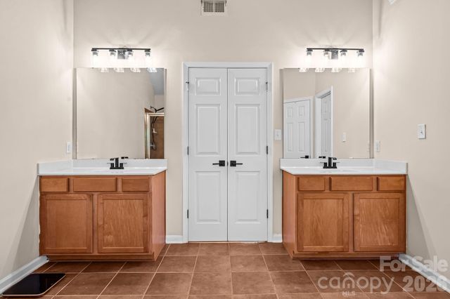 13439 Porter Creek Road, Charlotte, NC 28262