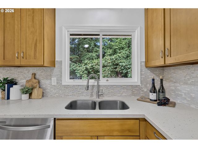 15 Ne 113TH Pl, Portland, OR 97220