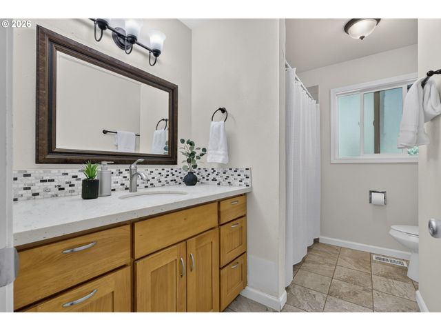 15 Ne 113TH Pl, Portland, OR 97220