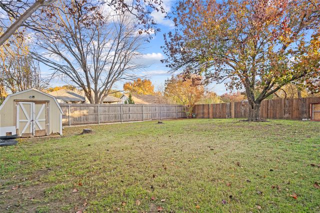 8236 Lara Lane, Watauga, TX 76148