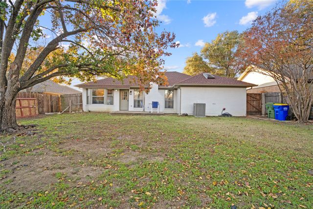 8236 Lara Lane, Watauga, TX 76148