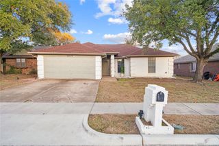 8236 Lara Lane, Watauga, TX 76148