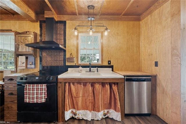 17314 Jolly CIR, Windsor, VA 23487