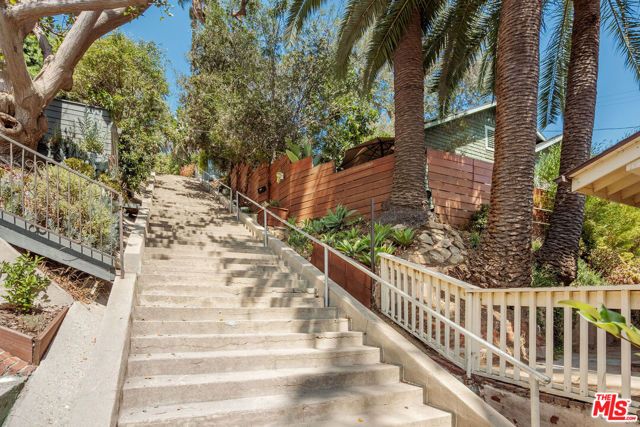 2306 Loma Vista Place, Los Angeles, CA 90039