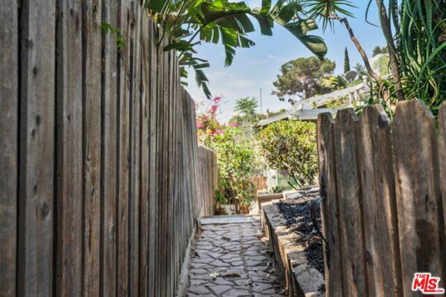 2306 Loma Vista Place, Los Angeles, CA 90039