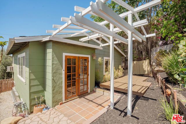 2306 Loma Vista Place, Los Angeles, CA 90039