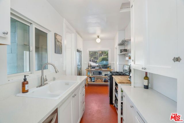 2306 Loma Vista Place, Los Angeles, CA 90039