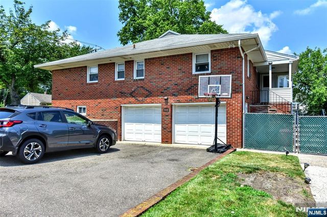 88 Spring Valley Road, Oradell, NJ 07649