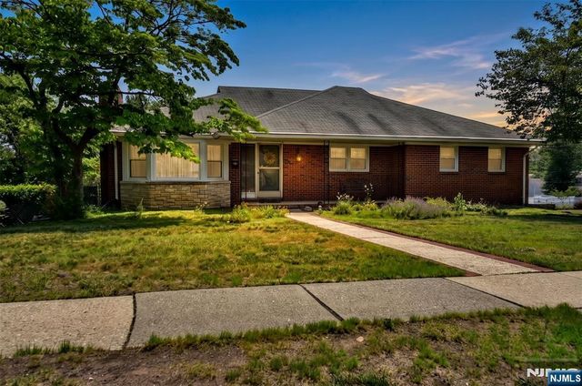 88 Spring Valley Road, Oradell, NJ 07649