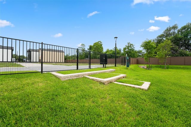 2110 Dewalt Street F, Houston, TX 77088