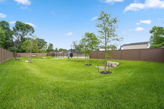 2110 Dewalt Street F, Houston, TX 77088