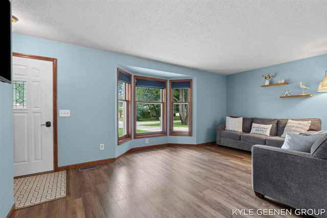 345 Woodland Avenue, Holland, MI 49424