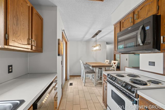 345 Woodland Avenue, Holland, MI 49424