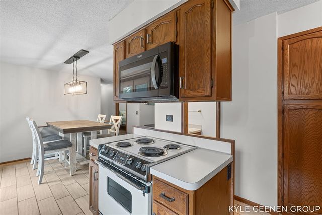 345 Woodland Avenue, Holland, MI 49424
