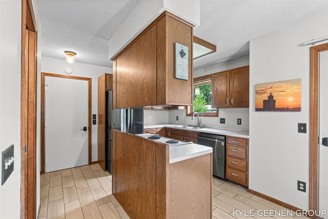 345 Woodland Avenue, Holland, MI 49424