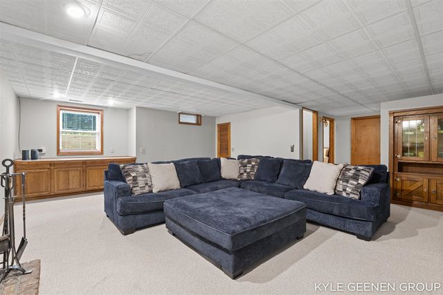 345 Woodland Avenue, Holland, MI 49424