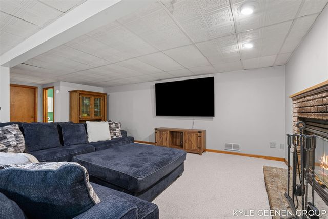 345 Woodland Avenue, Holland, MI 49424