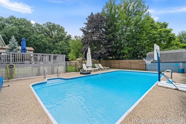 345 Woodland Avenue, Holland, MI 49424