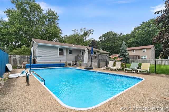 345 Woodland Avenue, Holland, MI 49424