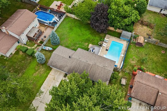 345 Woodland Avenue, Holland, MI 49424