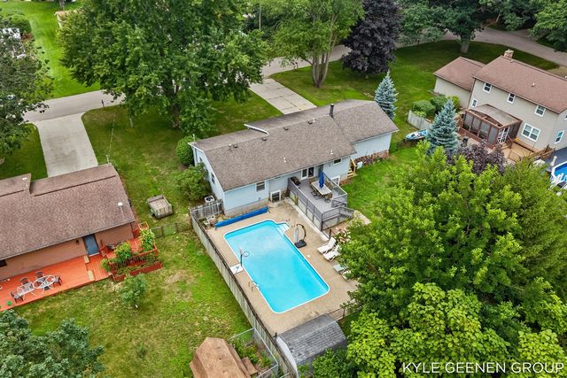 345 Woodland Avenue, Holland, MI 49424