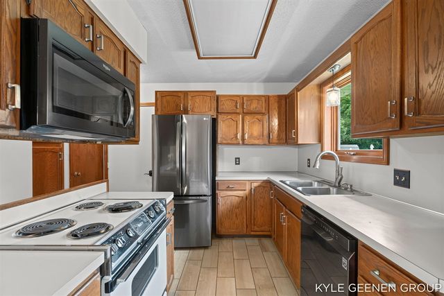 345 Woodland Avenue, Holland, MI 49424