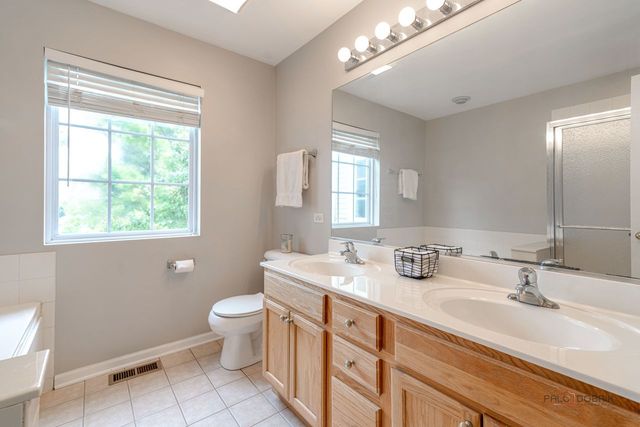 1880 Maureen Drive 1880, Hoffman Estates, IL 60192