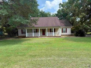 1304 Davis Avenue, Perry, GA 31069