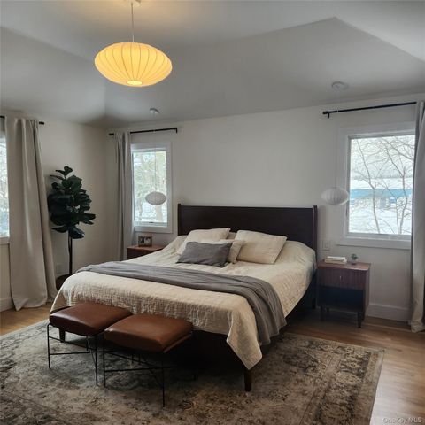 25 Lewis Lane, Port Washington, NY 11050