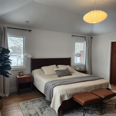 25 Lewis Lane, Port Washington, NY 11050