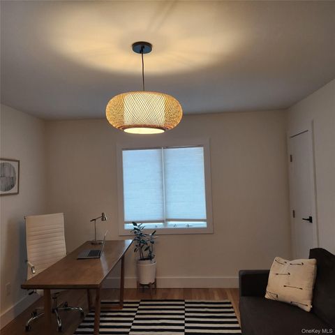 25 Lewis Lane, Port Washington, NY 11050